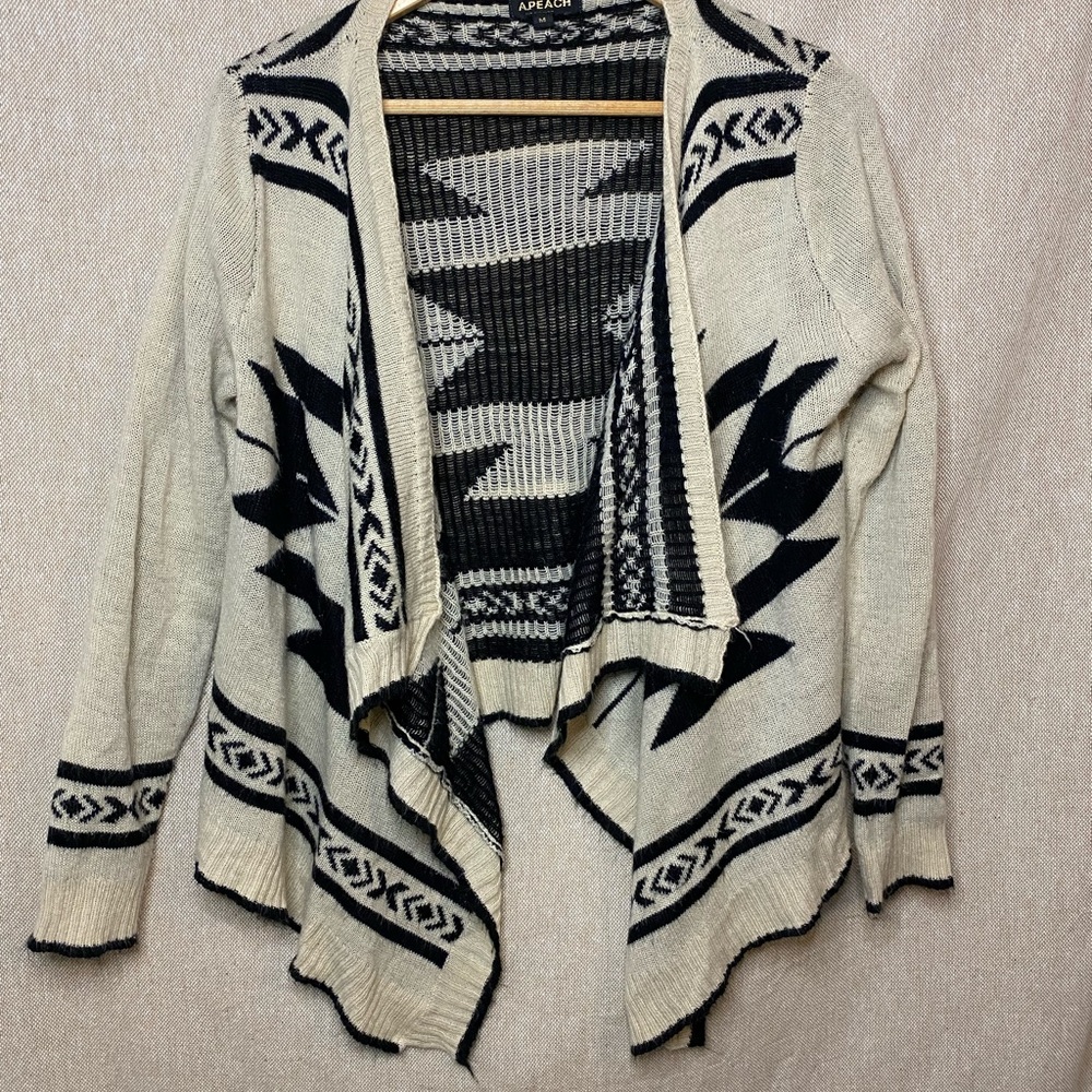 Tribal cozy sweater, black and white.